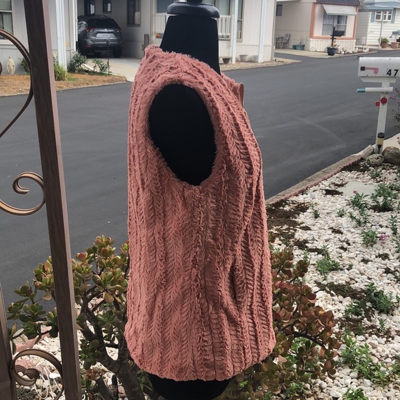 NWT Marc New York “Andrew Marc” Fluffy Soft Vest size Small - Picture 4 of 17